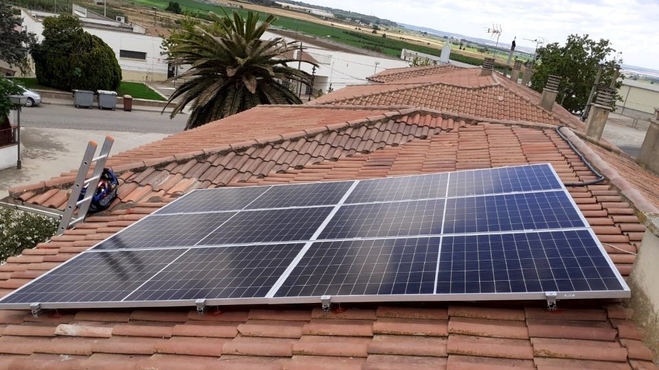 Instal·laciós fotovoltaiques en habitatges de Sucs ©Territoriscat