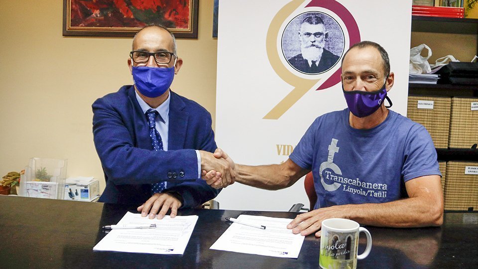 Jaume Celma, i Àlex Mases signen el conveni @AjLinyola