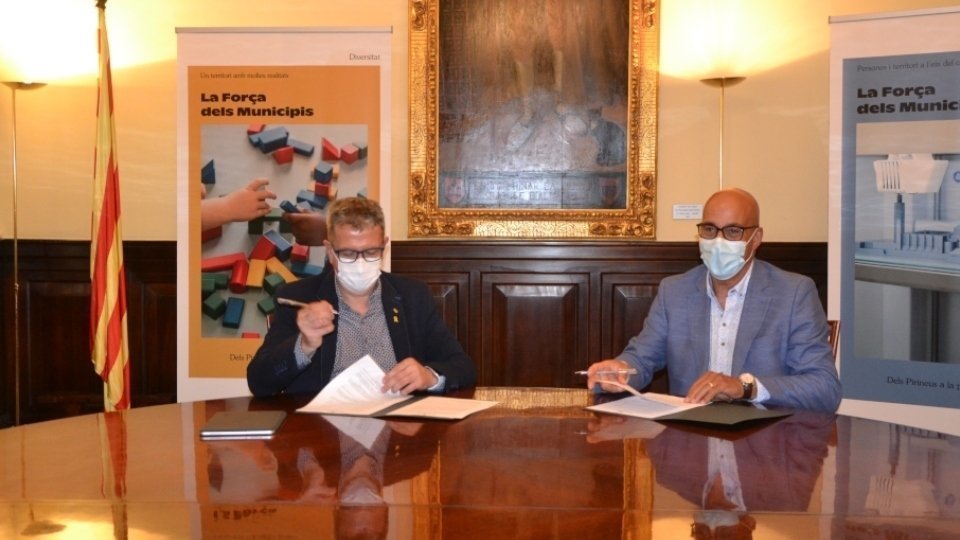 Signatura d'un conveni de col·laboració entre la Diputació de Lleida i la COELL