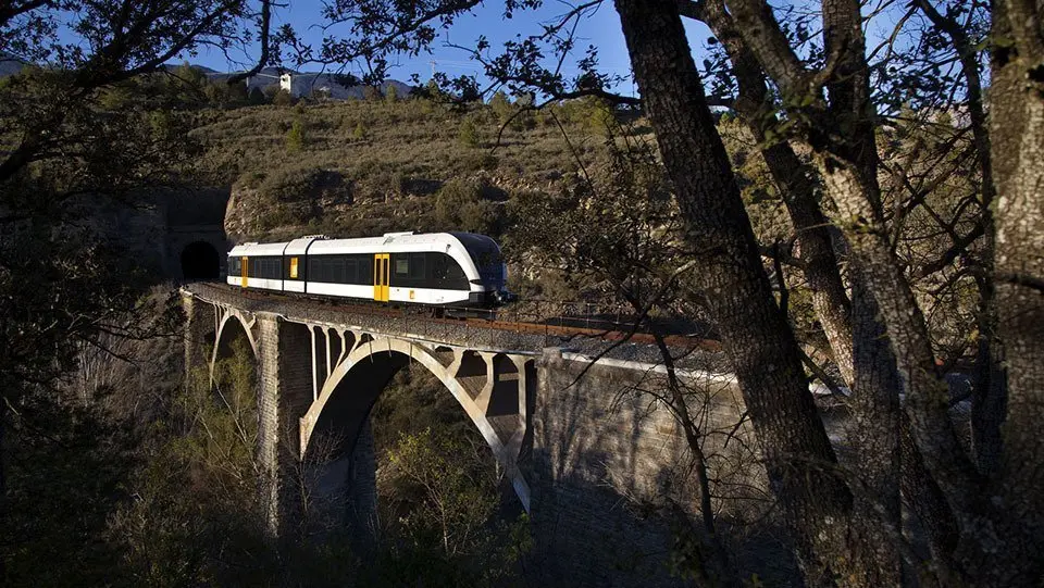 Imatge del tren panoràmic Lleida La Pobla de Segur @FGC