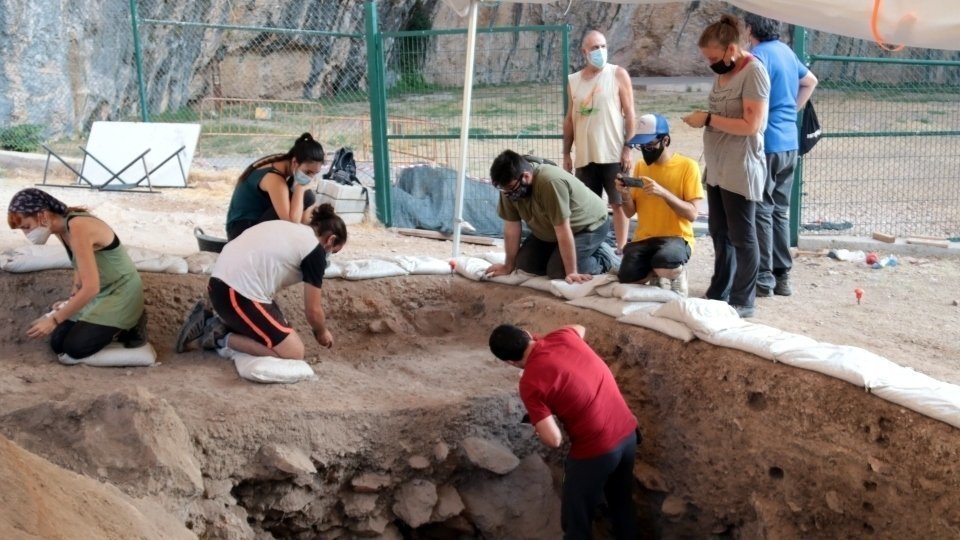 Les excavacions arqueològiques a la Cova Gran de Santa Linya.