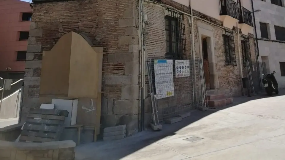 Façana de l'edifici a la plaça de Sant Llorenç de Lleida.