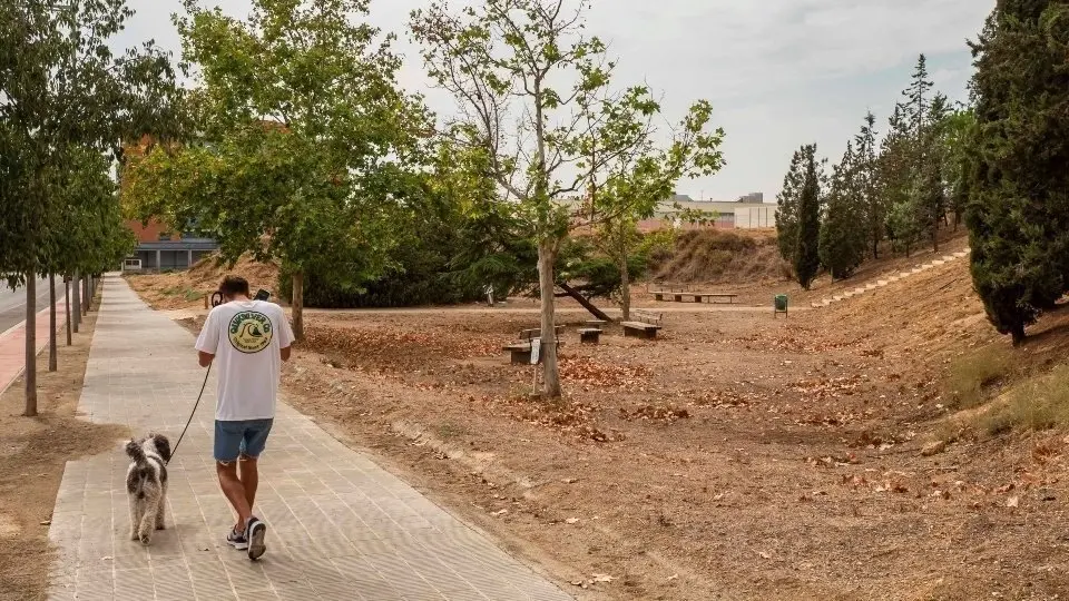 Nou parc per a gossos a Lleida, just davant de l'institut Torre Vicens.