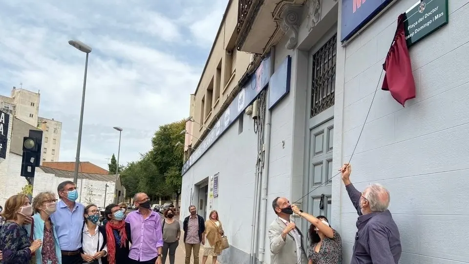 Descoberta de la placa a la memòria del Dr. Josep Domingo Mas