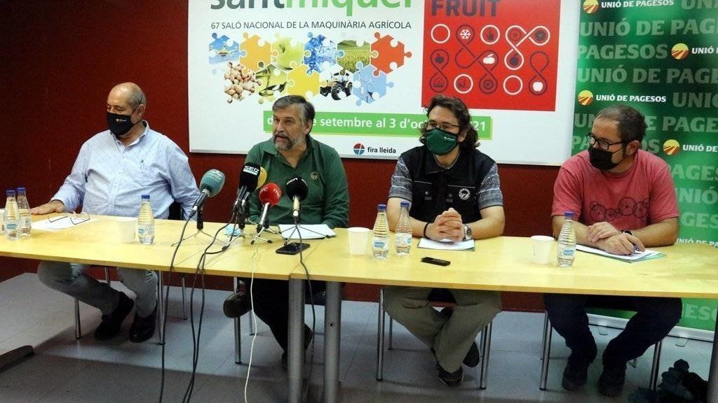 Salvador Miret
Pla obert de la roda de premsa d'Unió de Pagesos a la 67a Fira de Sant Miquel de Lleida, amb el coordinador nacional, Joan Caball, i altres membres del sindicat, el 30 de setembre del 2021. (Horitzontal)
