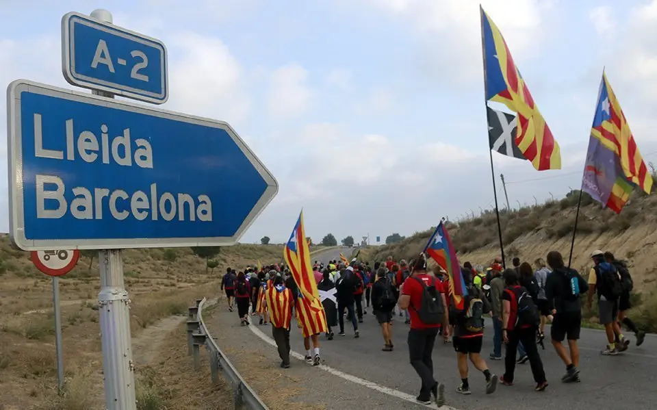 Els participants a la Marxa de Ponent a Alcarràs @AnnaBerga