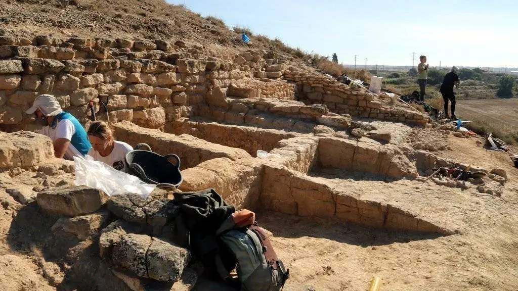 Salvador Miret
Pla obert de les excavacions al jaciment iber del tossal de la Caperutxa de la Saira, al terme municipal d'Almacelles, el 7 d'octubre del 2021. (Horitzontal)