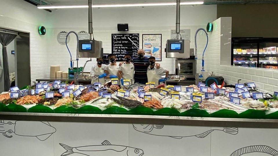 La secció de peixateria en el supermercat Plusfresc d'Arbeca ©Plusfresc