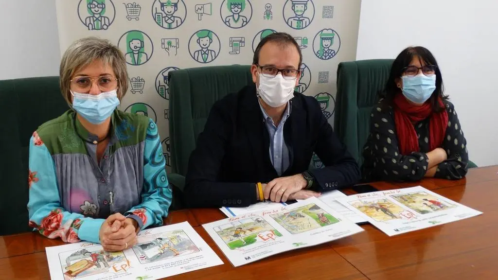 Anna Carné, Marc Solsona i Laia Marín a la roda de premsa on han presentat l'informe que avalua l'impacte de les campanyes del Pla de Civisme - Foto: Marina Pallàs Barta