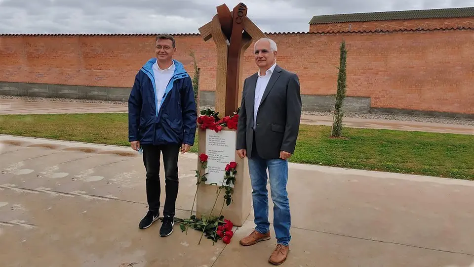 Lluís Cera i Jaume Suau autors monument de Linyola ©Territoriscat