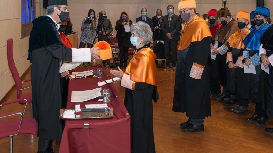 Un moment de l'acte d'investidura de Lourdes Beneria Farré com a doctora Honoris Causa . FOTO: UdL