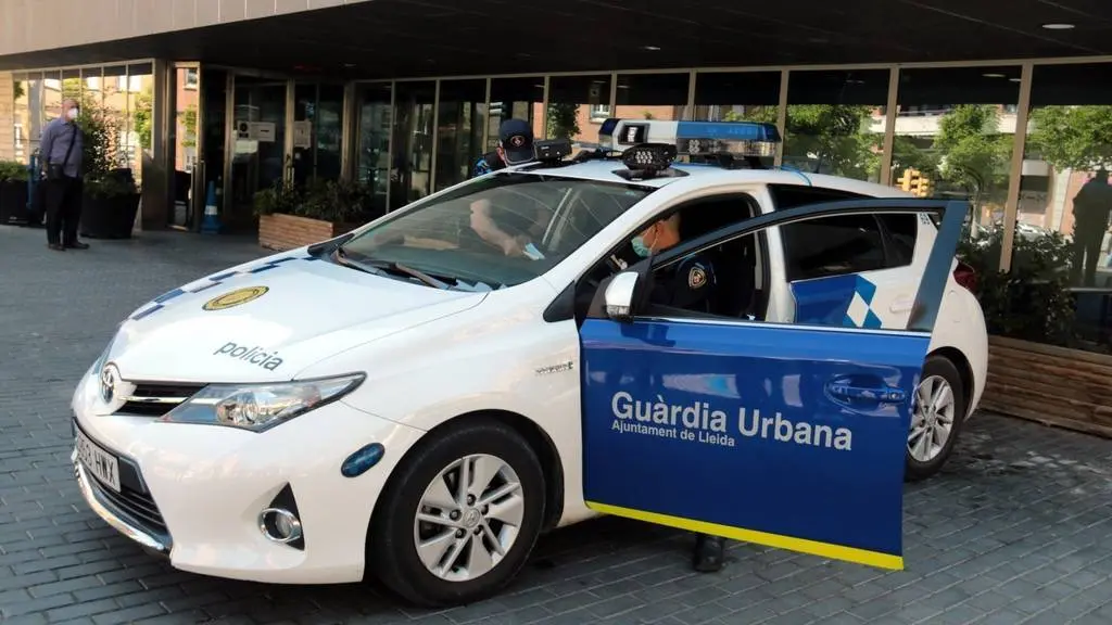 Salvador Miret
Un vehicle de la Guàrdia Urbana de Lleida, el 5 de maig del 2021. (Horitzontal) - Foto: