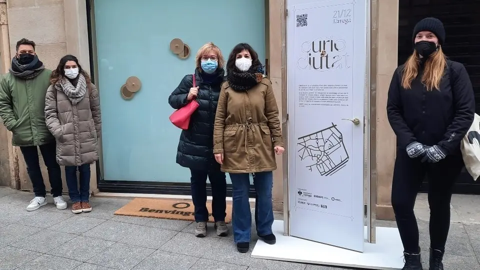 Presentació de la iniciativa en un dels aparadors, situat al carrer del Carme