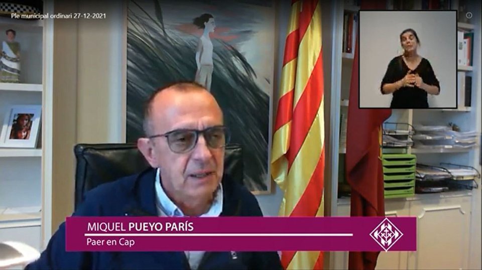 Pla mitjà on es pot veure l'alcalde de Lleida, Miquel Pueyo, durant el ple telemàtic on s'ha debatut una moció de confiança vinculada als pressupostos, el 27 de desembre de 2021. (Horitzontal)