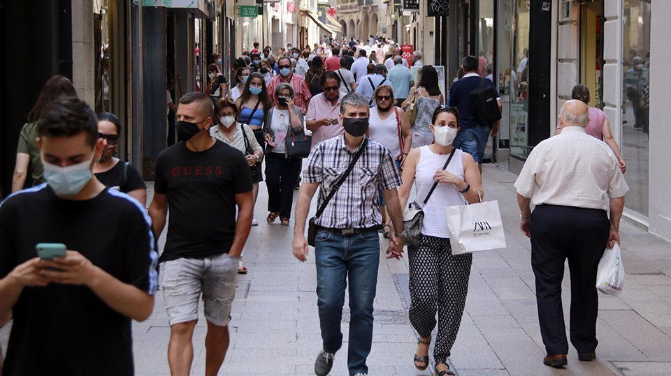 Imatge de persones amb mascareta al carrer Major de Lleida ©Territoriscat