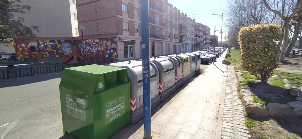 Contenidors Humana de roba a l'Av. Canal de Mollerussa - Ajuntament Mollerussa