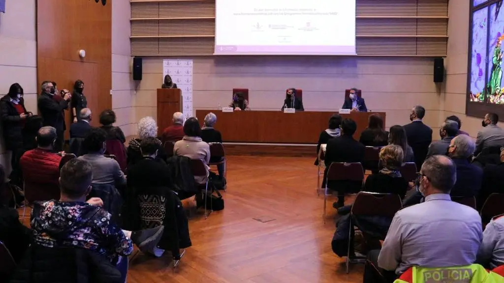 Presentació a la Universitat de Lleida del Postgrau de Polítiques LGBTI a la Gestió Pública, amb la consellera Tània Verge; el rector de la UdL, Jaume Puy; el president de la Diputació de Lleida, Joan Talarn, i la coordinadora del postgrau, Núria Camps

Data de publicació: dimecres 16 de febrer del 2022, 14:50

Localització: Lleida

Autor: Salvador Miret