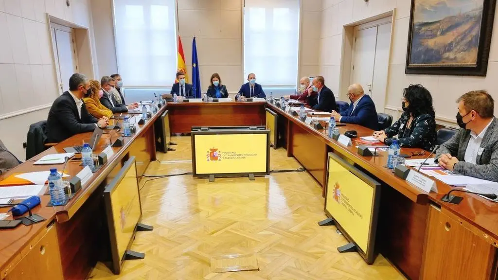 Reunió de la Taula de Treball sobre el servei de trens Lleida-Barcelona al Ministeri de Transports

Data de publicació: dijous 03 de març del 2022, 13:39

Localització: Madrid

Autor: Cedida per la Subdelegació del govern espanyol a Lleida