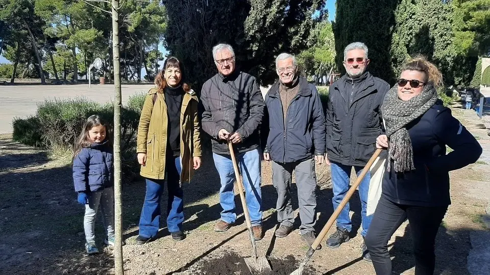 Plantada d'un lledoner commemoratiu al pla dels dipòsits