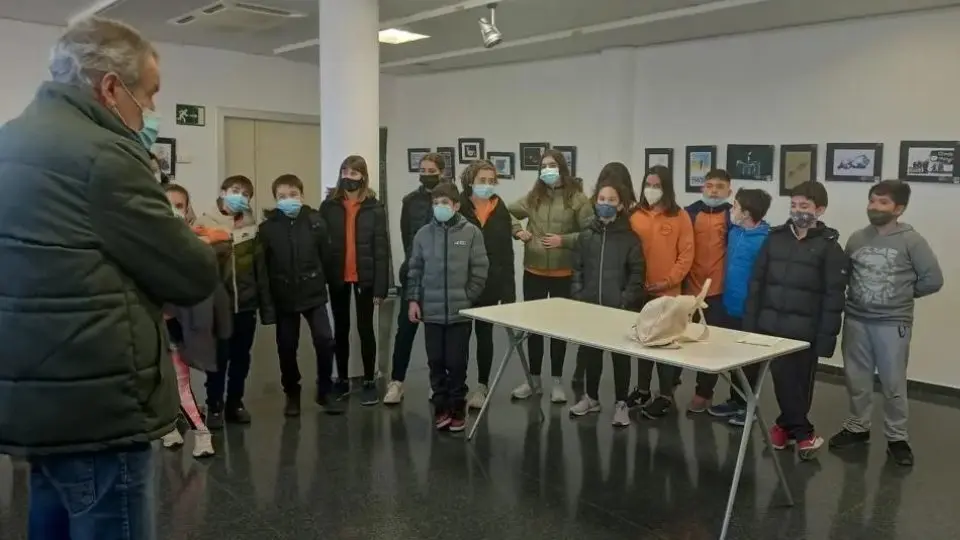 Visita de l'alumnat de l'Escola Manuel Ortiz de Juneda a l'exposició 'SOS Clima. Sense planeta no hi ha futur'