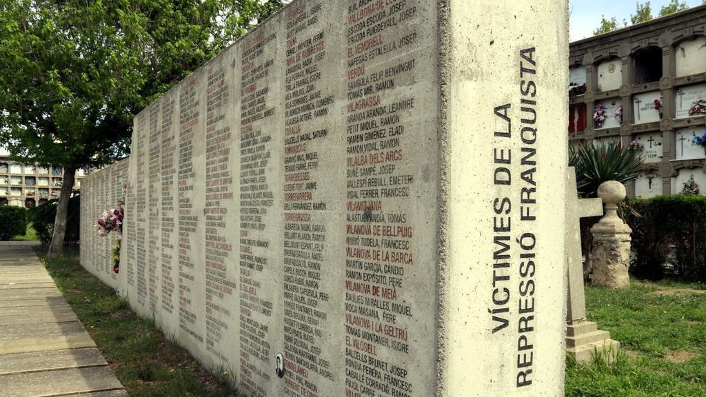 Monument dedicat a les víctimes de la repressió franquista al cementiri de Lleida

Data de publicació: diumenge 10 d’abril del 2022, 09:49

Localització: Lleida

Autor: Anna Berga