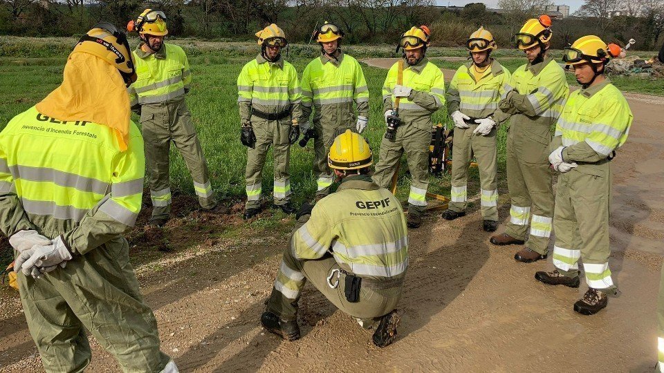Membres d'un equip del Grup Especial de Prevenció d'Incendis Forestals (GEPIF) ©DepartamentAccióClimàticaAlimentacióAgendaRural