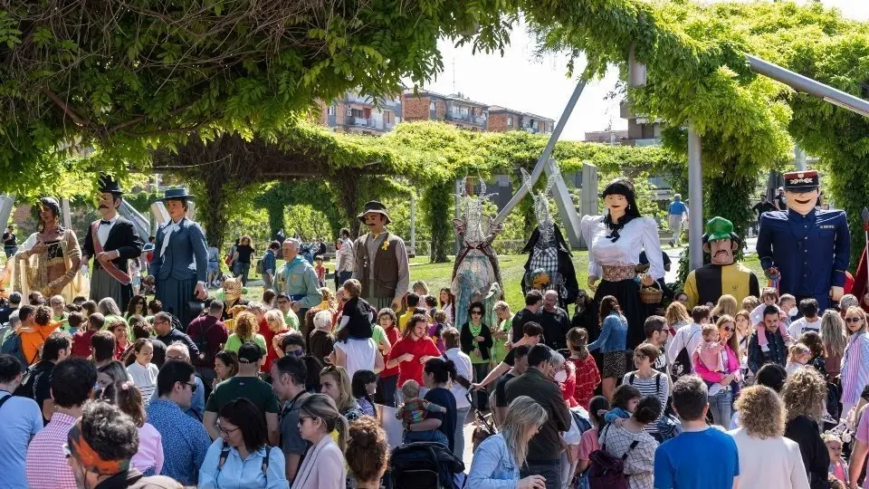 Plantada de Gegants a la Plaça Blas Infante. ©Javi Martín