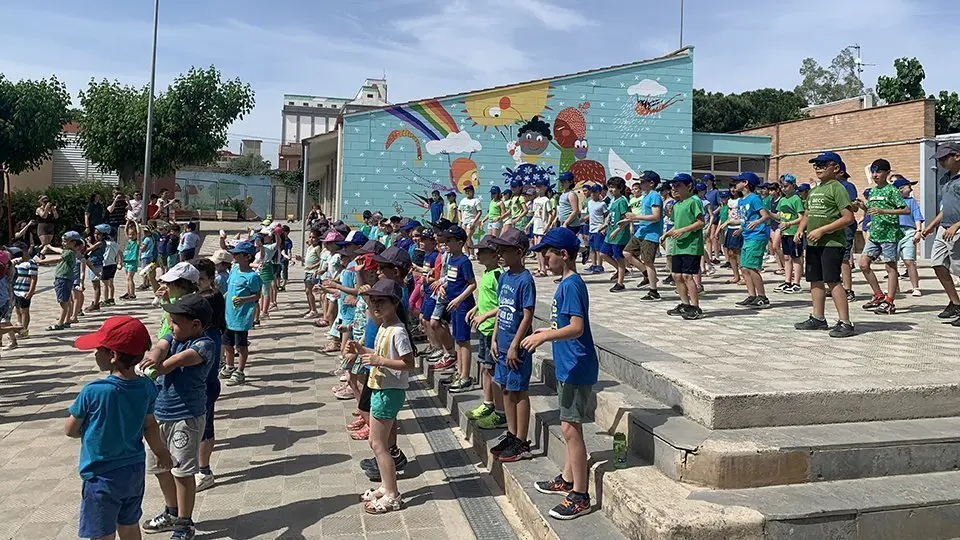 Escola Ramon Farrerons de Bell-lloc inaugura el mural de Valentí Gubianas ©RamonFarrerons