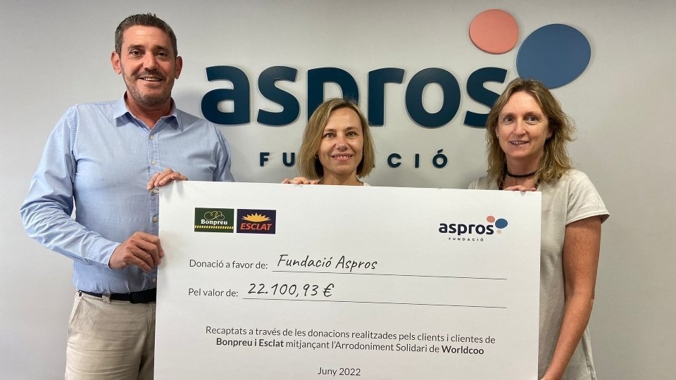 Responsables de la Fundació Aspros i del Grup Bon Preu. Fotografia: Fundació Aspros.