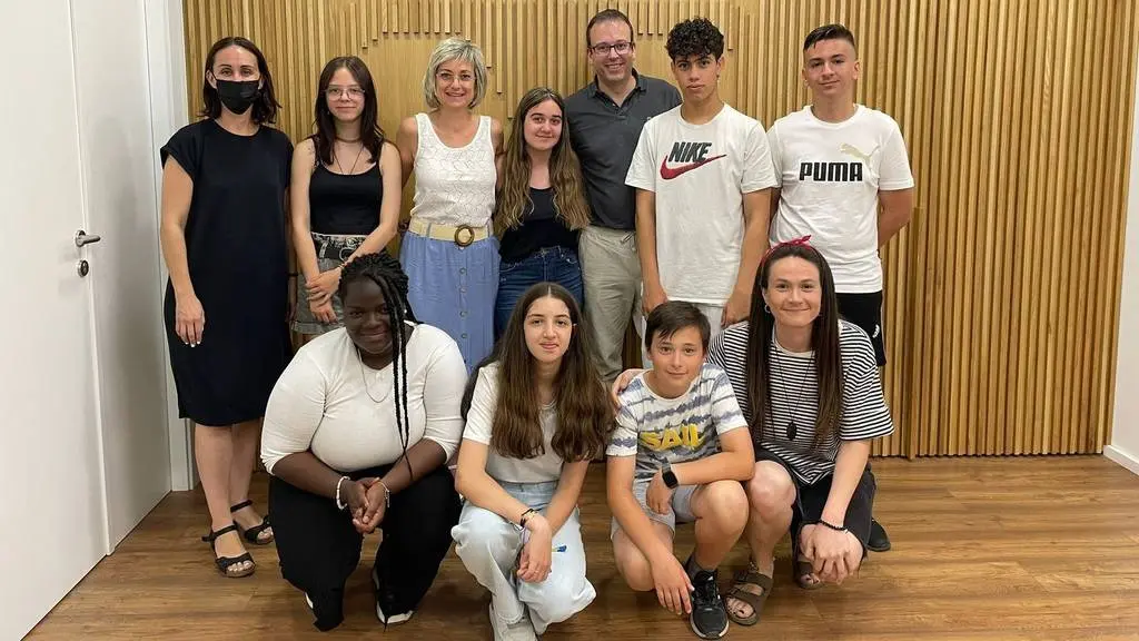 L'alcalde i els membres del  Consell de Participació Adolescent a l'Ajuntament de Mollerussa - Foto: Cedida per l'Ajuntament de Mollerussa