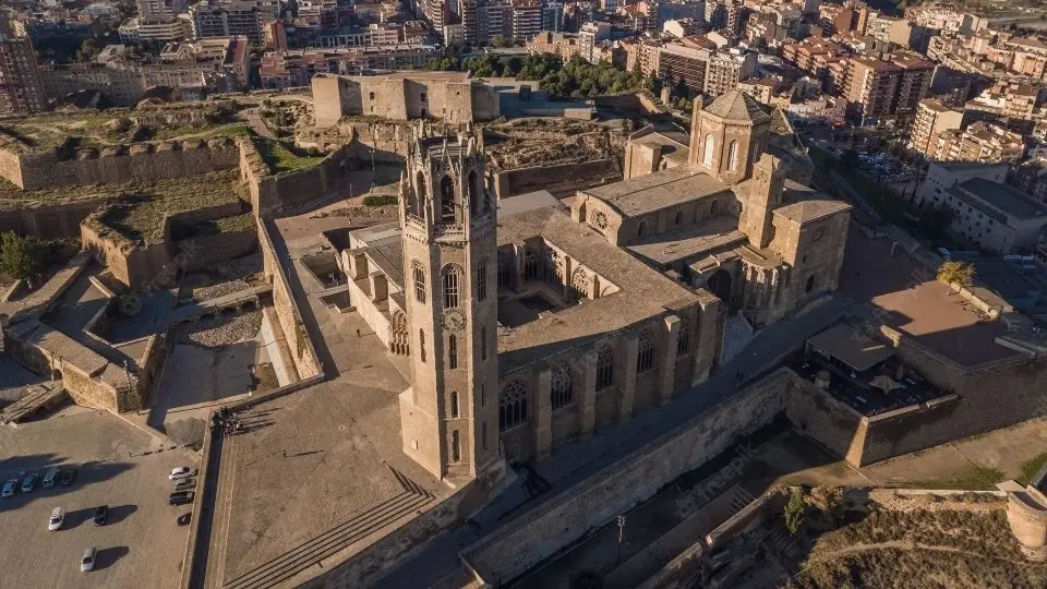 Vista aèria del conjunt del Turó de la Seu Vella. @a_mededkov