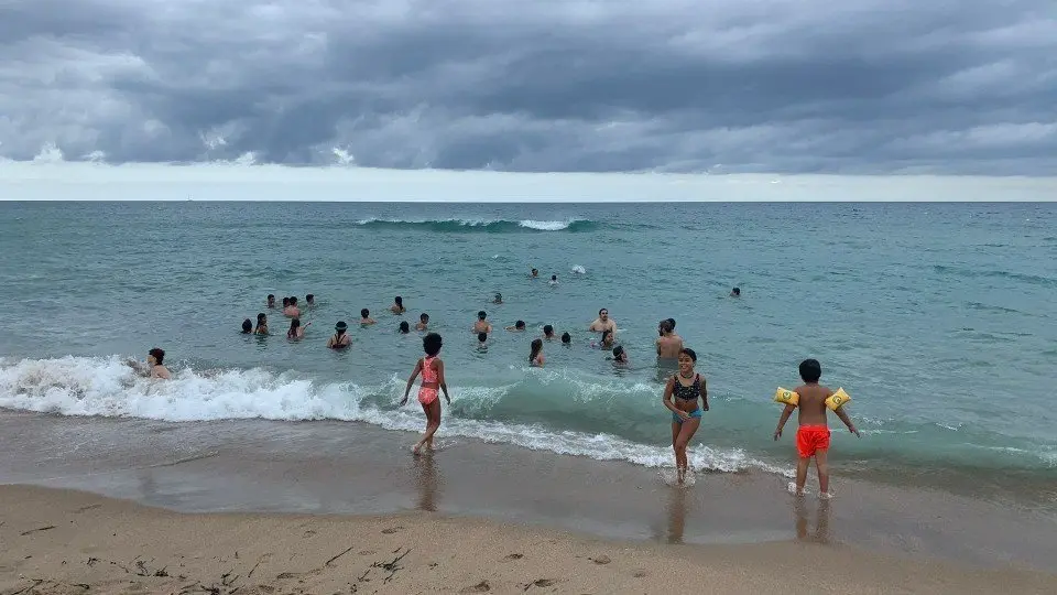 Un dia de platja a les colònies d'estiu de l'AFANOC ©AFANOC Lleida