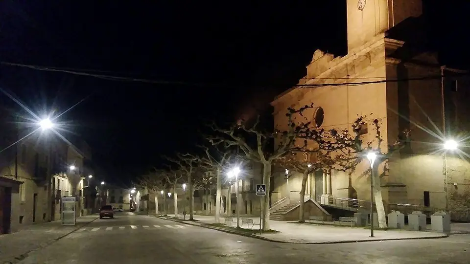 La plaça de l'església de Bellvís ©JosepAPérez