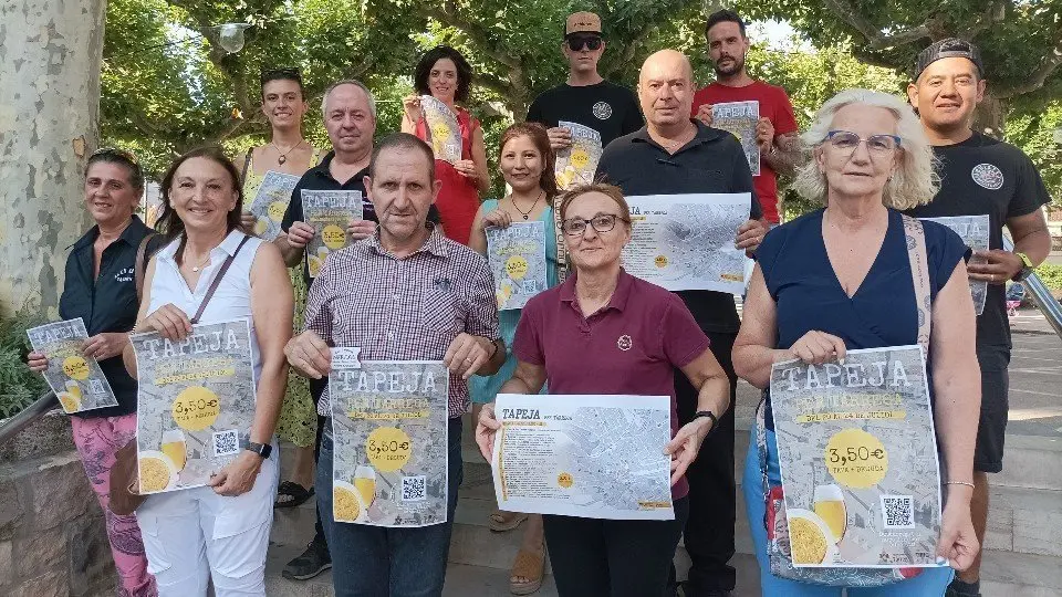 Alguns dels restauradors participants a la Ruta de Tapes amb membres de l'Àrea de Promoció econòmica de Tàrrega ©AjTàrrega