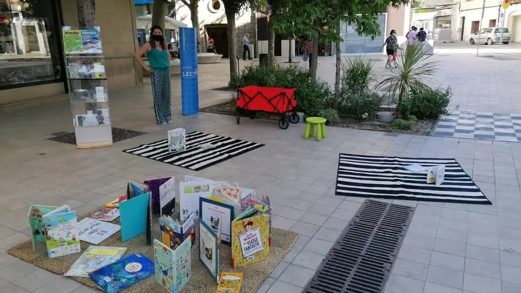 La Biblioteca de Mollerussa al carrer, a la plaça Manel Bertrand - Foto: Ajuntament de Mollerussa