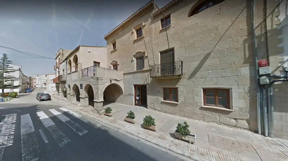 La Biblioteca de Vilanova de Bellpuig en l'edifici consistorial