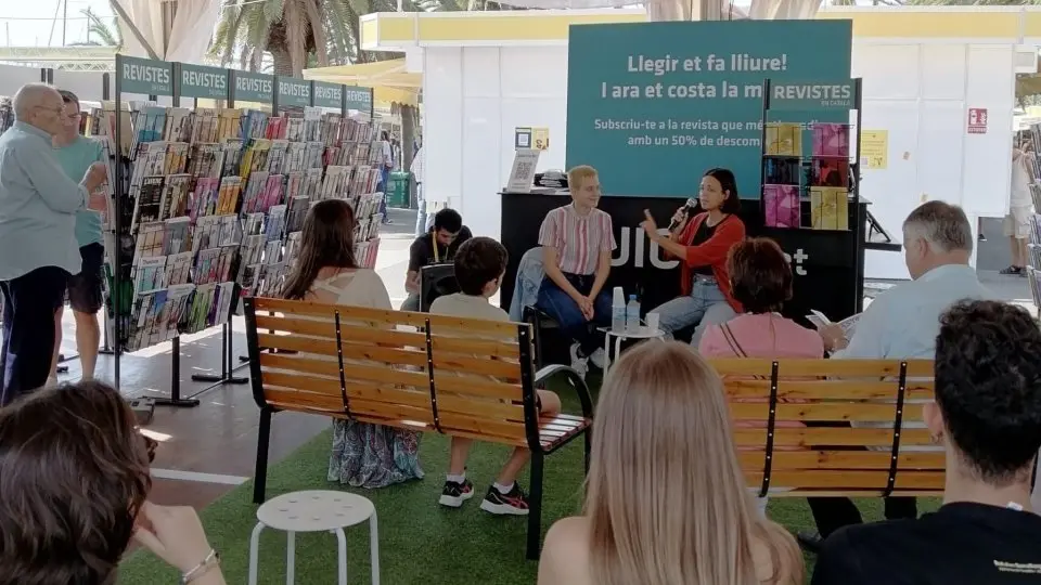 Presentació del número 4 de Mangrana al Moll de la Fusta, en el marc de la Setmana del llibre en Català. Fotografia: Mangrana.