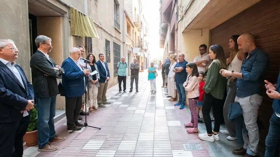 Descoberta de placa a la casa natal de Ramon Turull. Fotografia: Jordi Prat.