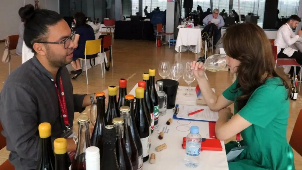 Un celler amb la representant d'una empresa importadora polonesa o txeca en la 17a edició de l'Internacional Wine Business Meetings, a la Llotja de Lleida.

Data de publicació: dimarts 18 d’octubre del 2022, 13:18

Localització: Lleida

Autor: Salvador Miret