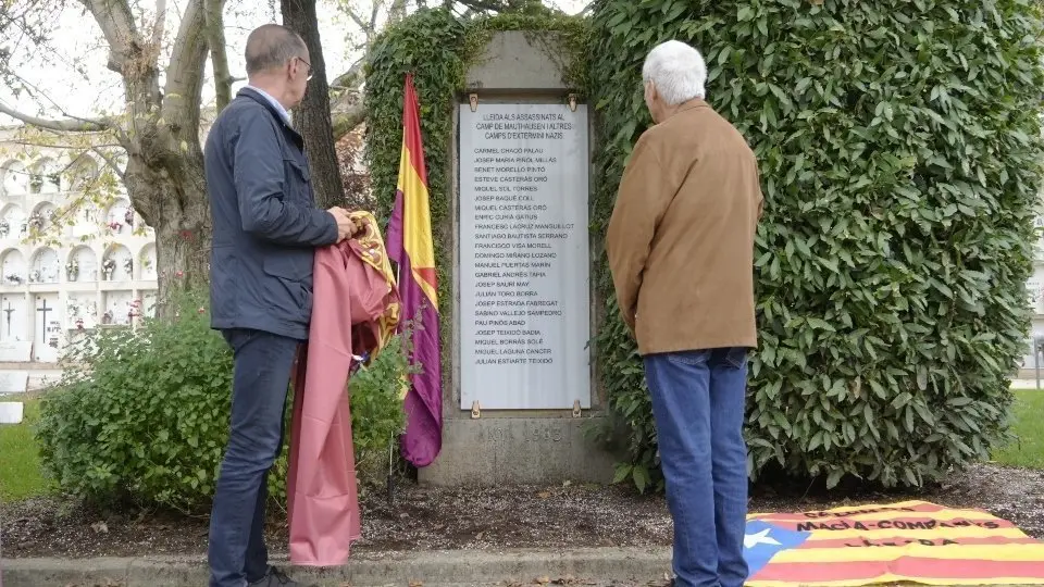 Descoberta de la nova placa que recorda als lleidatans assassinats als camps de concentració nazis. Fotografia: Mario Gascón.