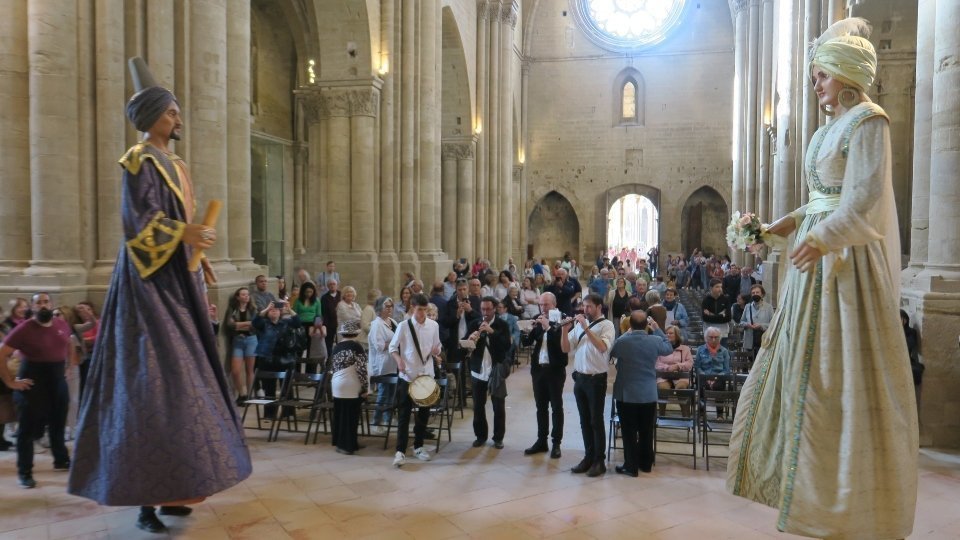 Zobeida, la reina mora dels gegants de Lleida, fa l'entrada a la nau central de la Seu Vella en complir 70 anys. Fotografia: joperez