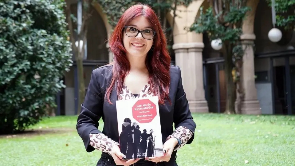 Míriam Roma García a un dels claustres de la Facultat de Lleida de la Universitat de Lleida. Fotografia: Cristina Mongay.