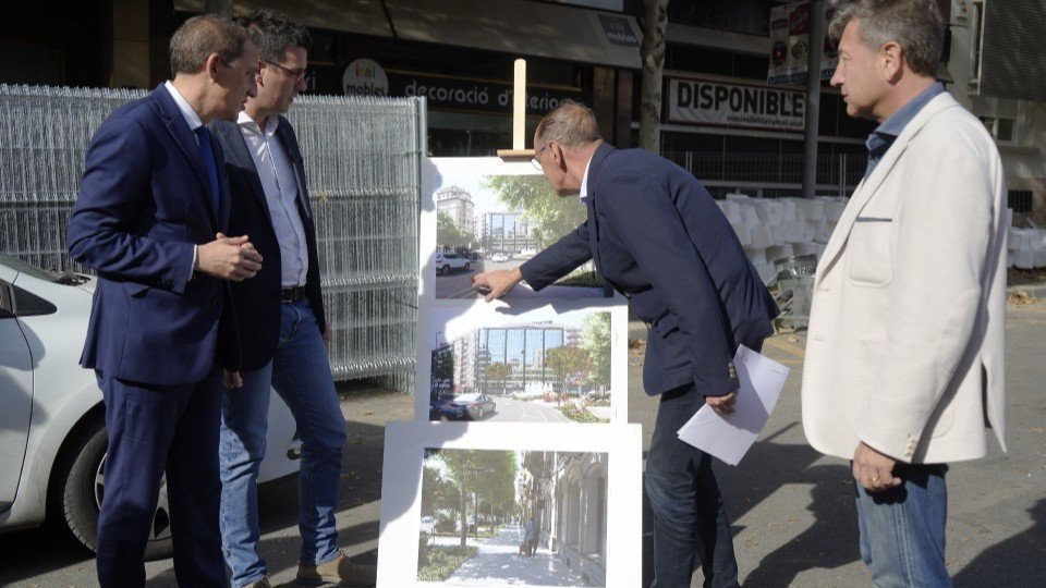 L'alcalde de Lleida, Miquel Pueyo visitant les obres de la Rambla d'Aragó ©Mario Gascón