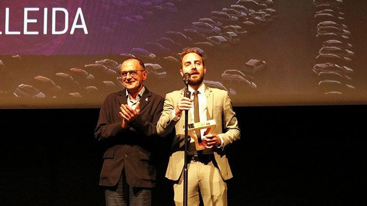 El paer en cap Miquel Pueyo i el regidor, Ignasi Amor reben el Premi ARC ©Paeria