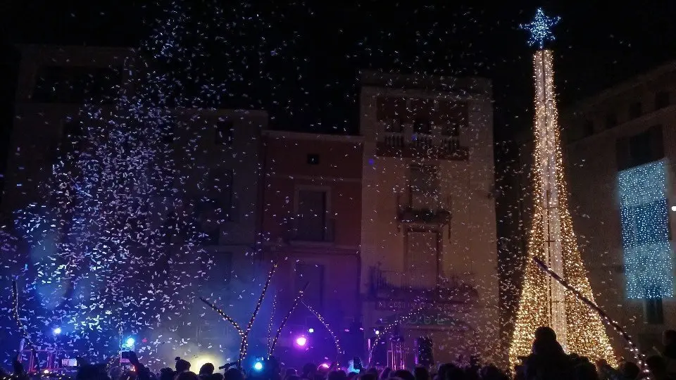 Moment final de l'espectacle 'Entre llums' de Cruma ©AjTàrrega