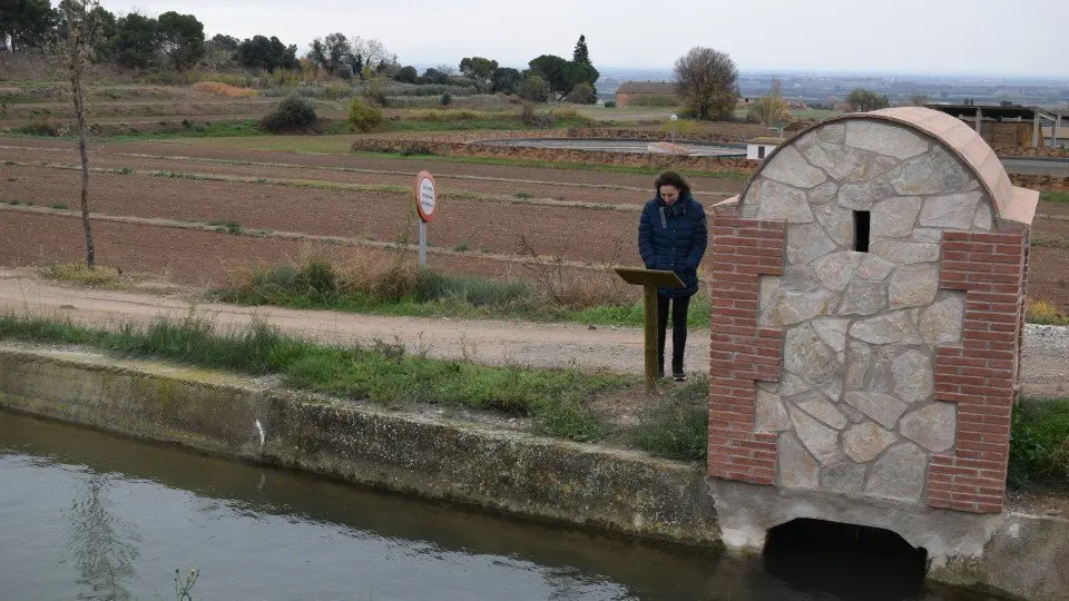 Un dels punts informatius que complementen la via verda dels Canals d'Urgell ©Marta Argilés