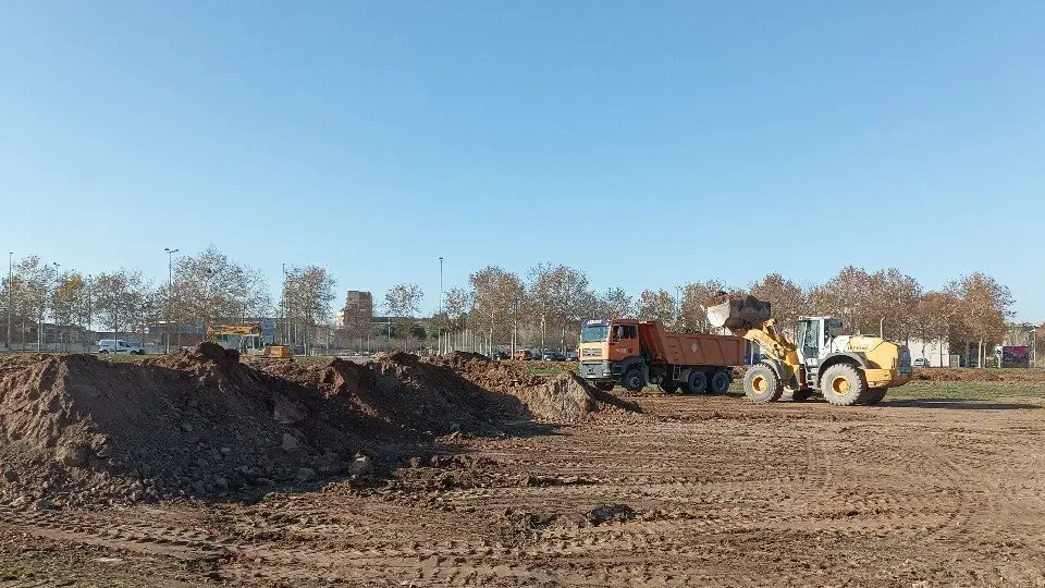 Les obres de la pista atlètica ja en marxa al Parc Esportiu de Tàrrega ©AjTàrrega