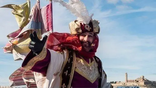 El Gran Camarlenc inicia la ruta per recollir les cartes dels infants de Lleida i entregar-les als Reis d'Orient ©AjLleida