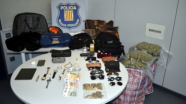 Material confiscat pels Mossos d'Esquadra en la detenció ©Mossos