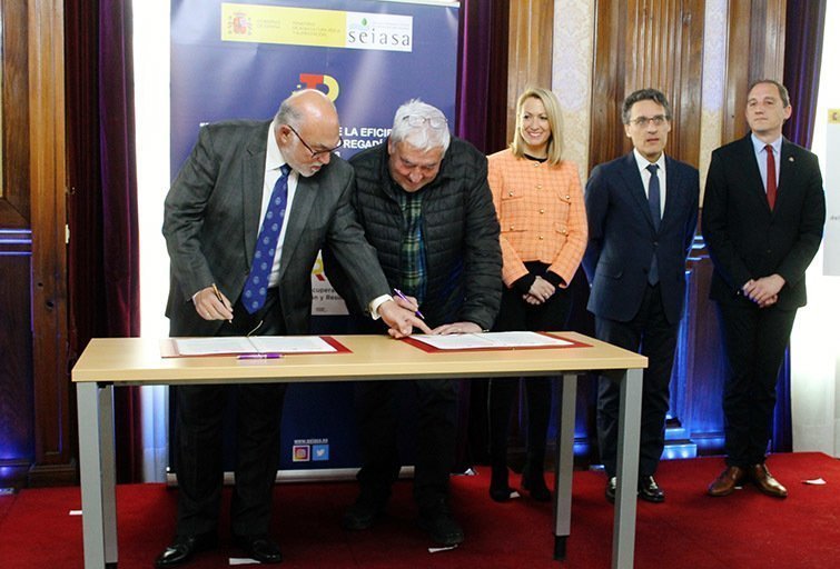 Amadeu Ros signa el conveni amb Ministeri d'Agricultura ©SubdelegacióGovern
